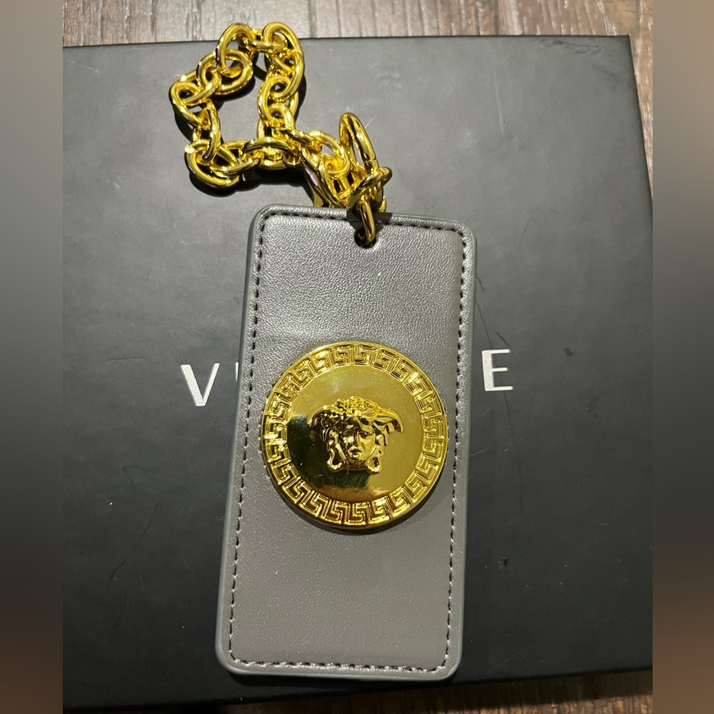 Versace Gift Set - Picture 2 of 5